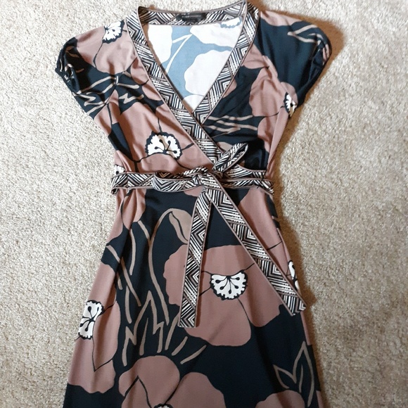 BCBGMaxAzria Dresses & Skirts - BCBG Short Sleeve Dress BCBGMaxAzria Dresses & Skirts - BCBG Short Sleeve Dress